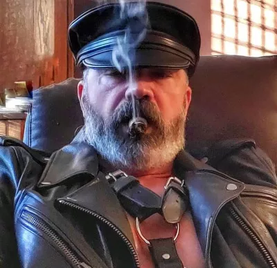 smoking (x-post r/LeatherDaddies) smoking (x-post r/LeatherDaddies)