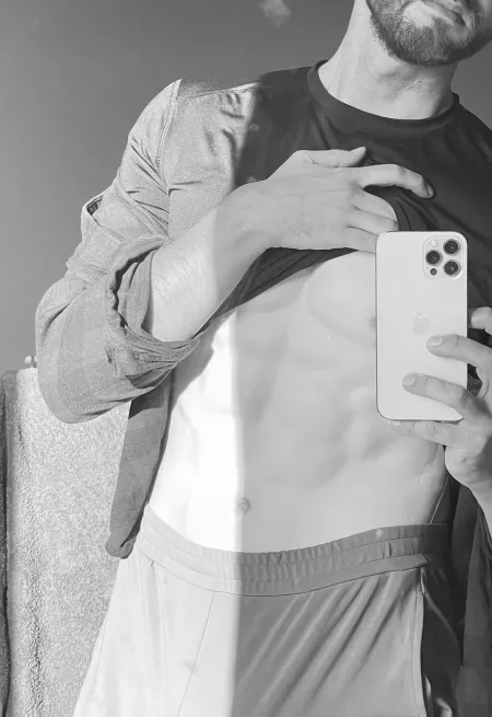 Smooth chest and hefty bulge bro here to say hi π