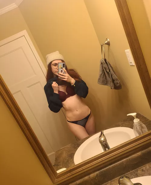 Sneaking away at family suppers is fun😏