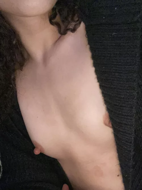 Sneaking out of my cardigan š