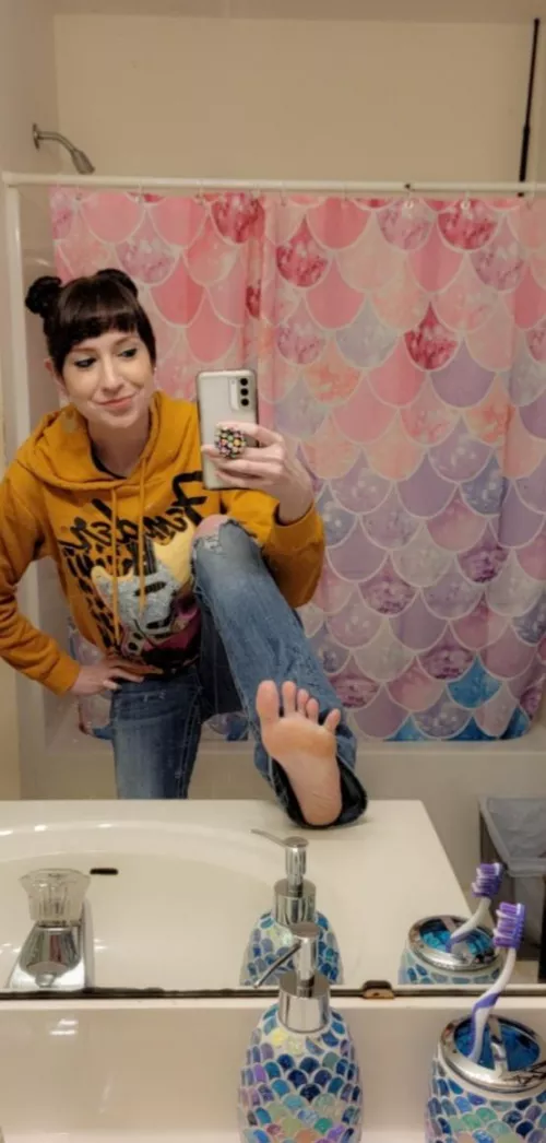 Sneaking pics at the family get together 💮