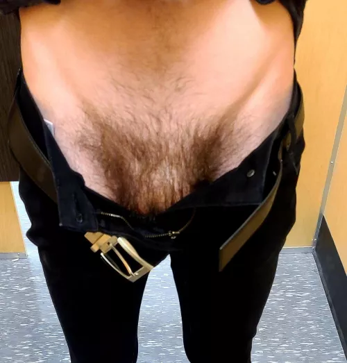 sneaky v public pubic peak