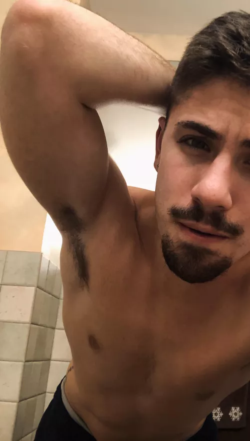 Sniff (24 years old)