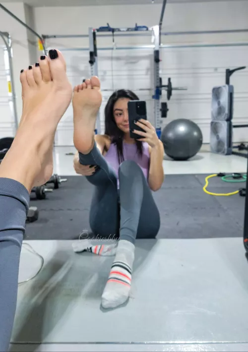 Sniff my gym toes and make me happy 💁🏻‍♀️🦶🏻