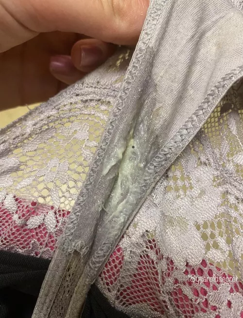 Sniff or taste first ? Love showing off my messy pairs! 😇