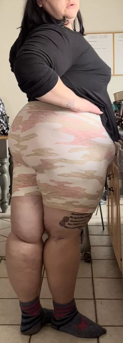 Snow day…Who wants to come shovel my driveway 👅