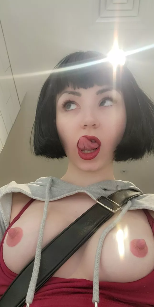 Snowhite doing some shopping π Snowhite doing some shopping π