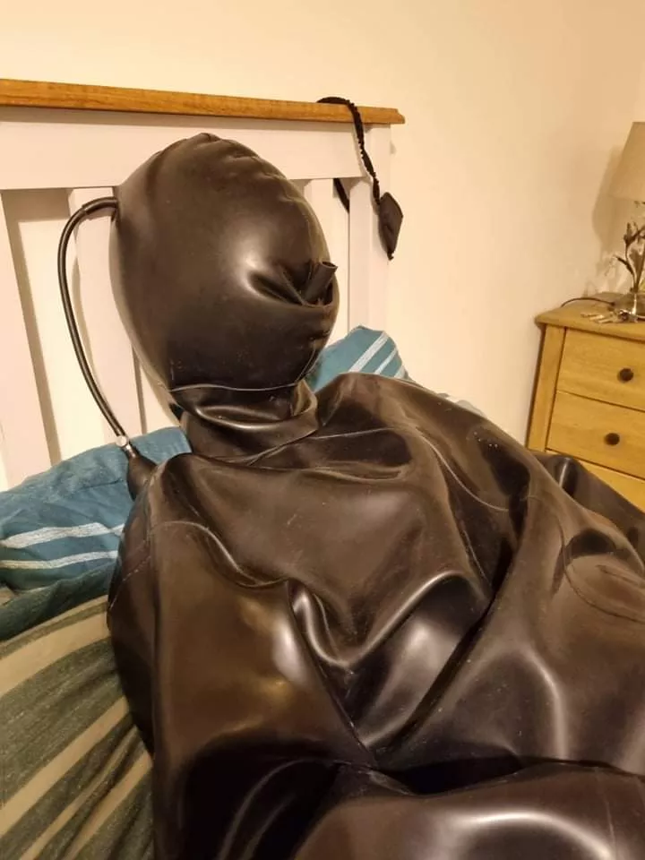 So Awesome In Heavy Rubber Fully Covered Yummy Nudes