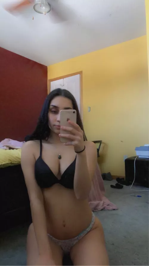 So bored (f) So bored (f)