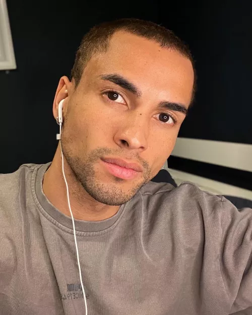 So decided to shave all my hair off ๐ So decided to shave all my hair off ๐