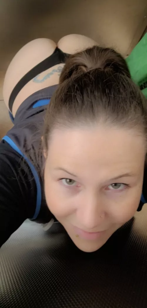 So (f)ucking busy at work today....I used the bathroom 1 time all day...the only pic I got today at work....might post more in a bit