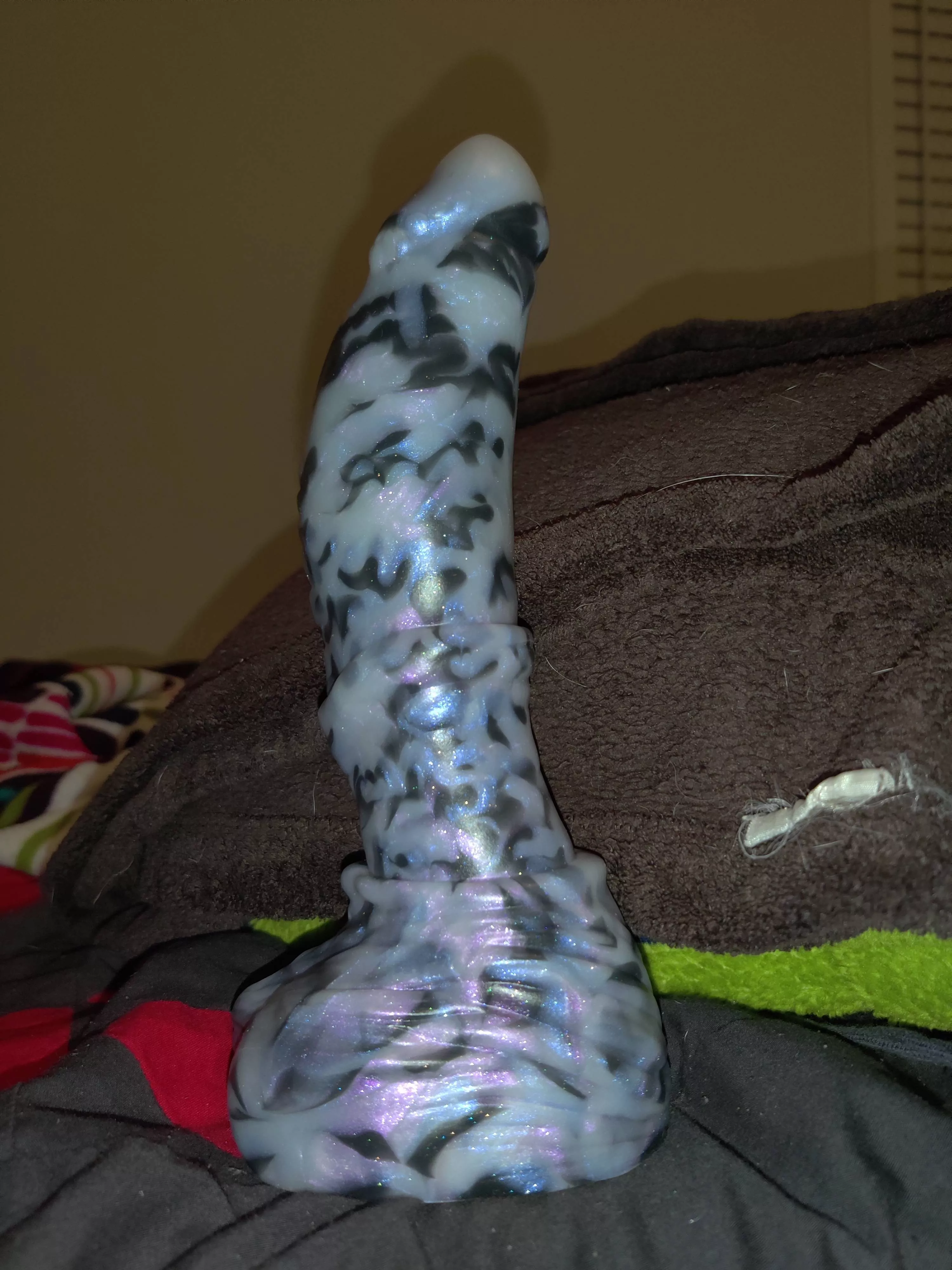 So glad I got a toy in the Black Nebula color - it's absolutely gorgeous 😍 [M/M Echo]