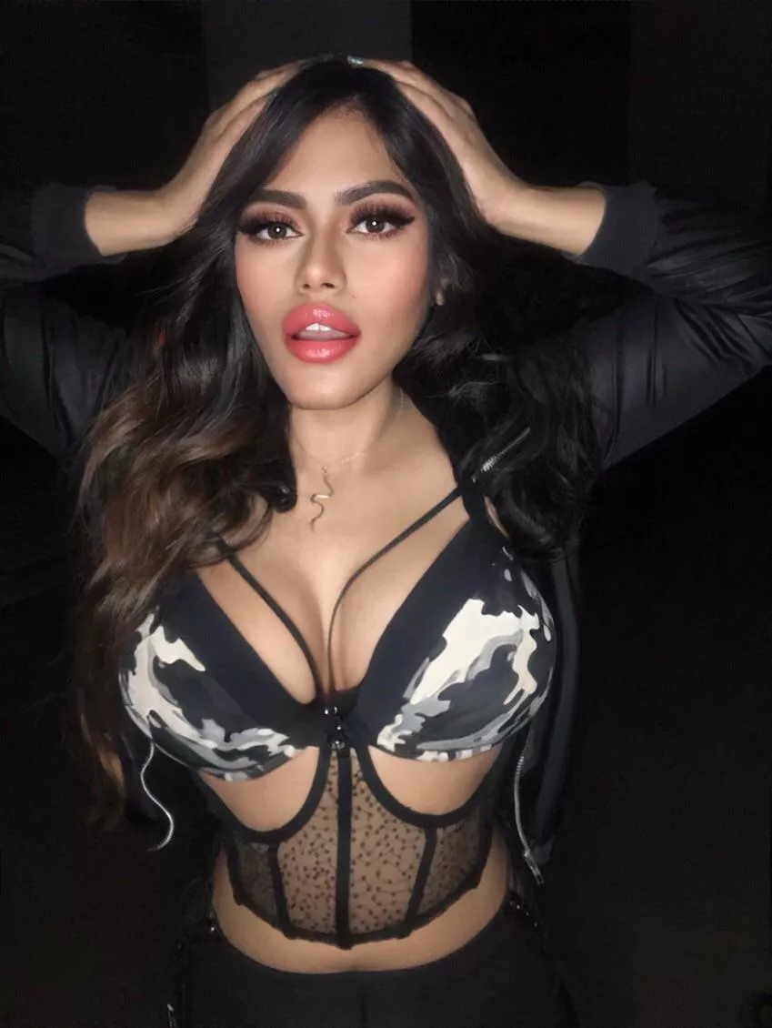 So horny 🥵 do you want me to ride on you?