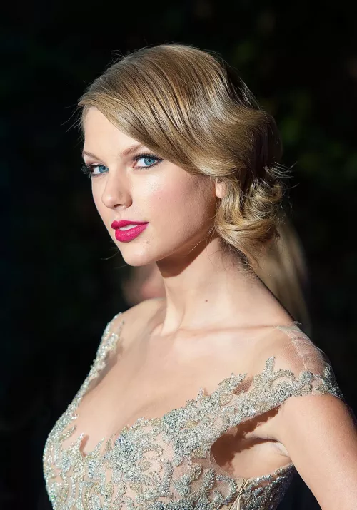 So horny for Taylor Swift that I can’t sleep, would love to goon for her until I can’t take it anymore