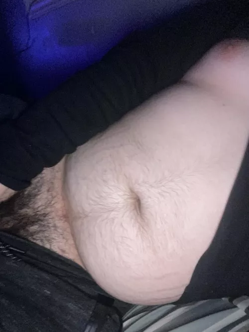 So horny someone hit me up I’m dying 😩😩