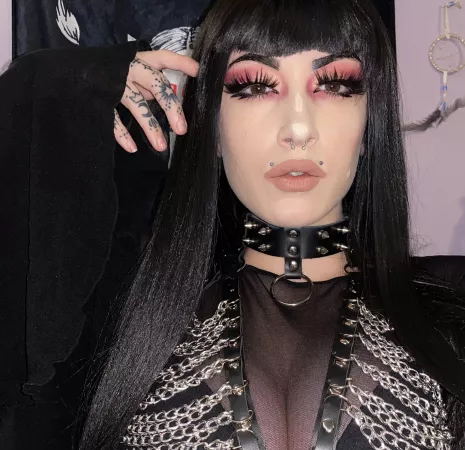 So I heard you like makeup on girls π€ what about goth girls? So I heard you like makeup on girls π€ what about goth girls?