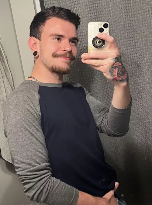 so I might be a college bro soon ๐ so excited & nervous to further my education (sorry my mirror is DESGUSTANG) so I might be a college bro soon ๐ so excited & nervous to further my education (sorry my mirror is DESGUSTANG)