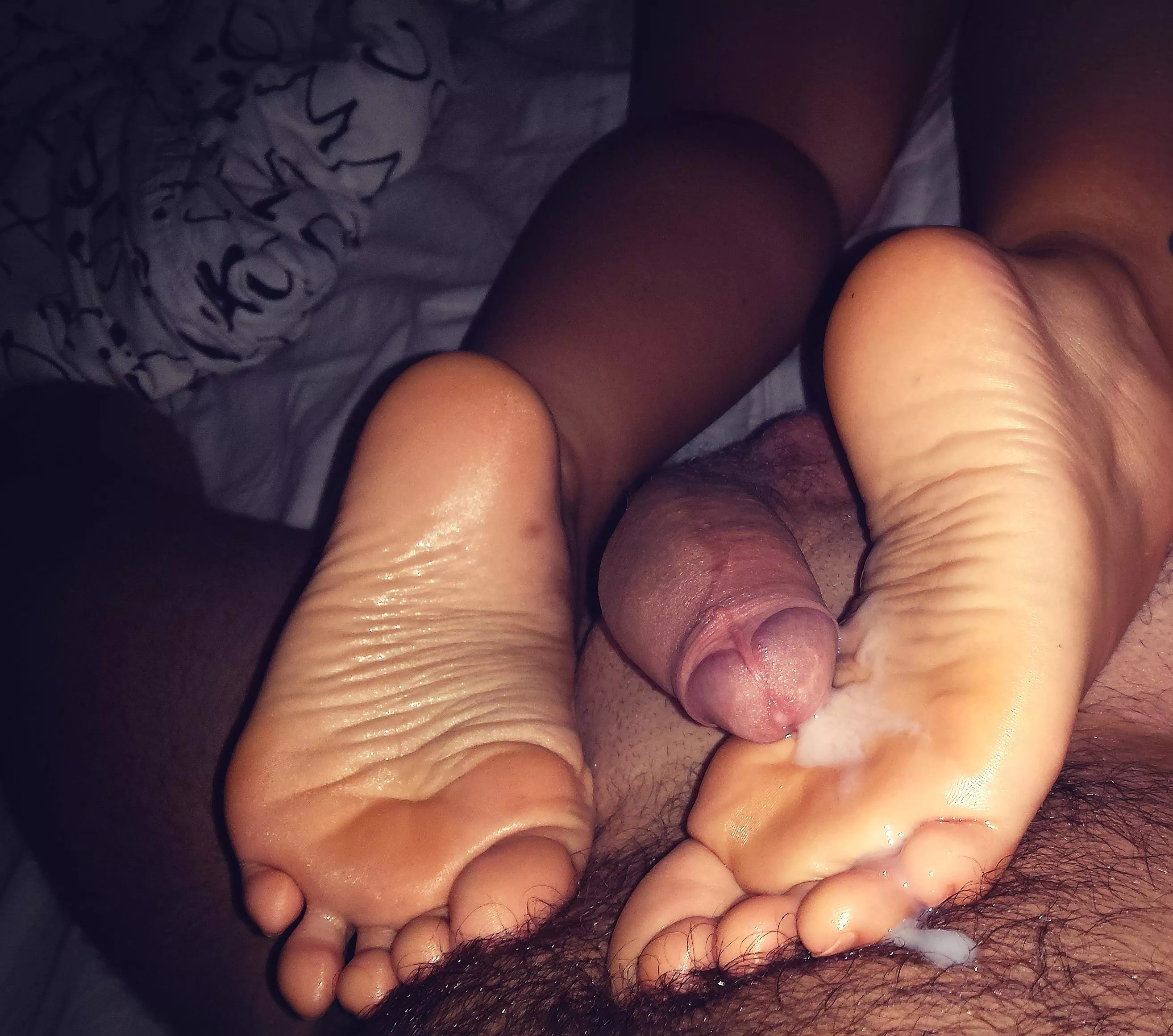 So much cum on my little soles 😋🥵 So much cum on my little soles 😋🥵
