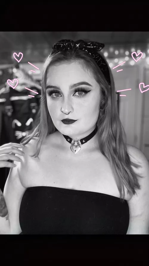 So proud of myself, this collar finally fits my neck perfectly 💓