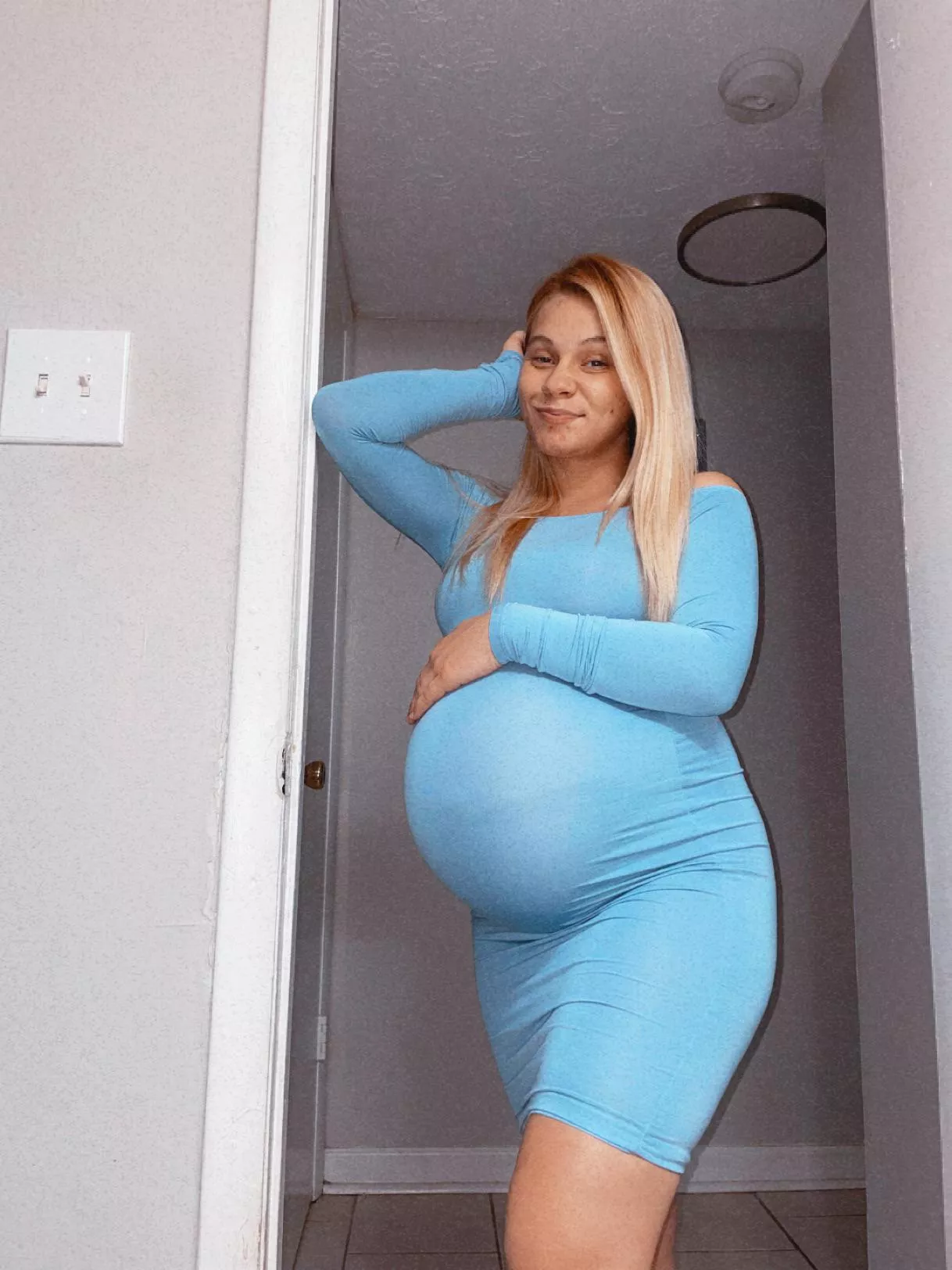 So round and juicy , wanna see it naked ? So round and juicy , wanna see it naked ?