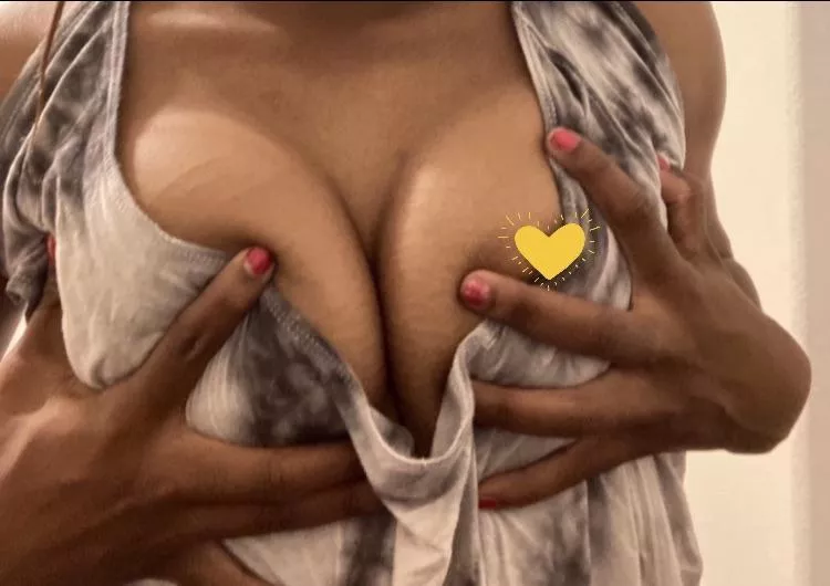 So soft and squishy 👅 who wants to feel ? So soft and squishy 👅 who wants to feel ?