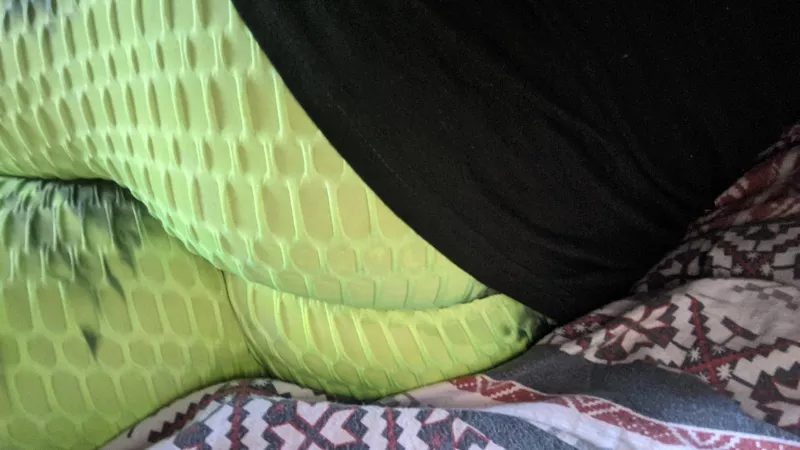 So the new leggings arrived...wanna come find out if they are squat proof? With an ass like this...I'm not sure they will be lol So the new leggings arrived...wanna come find out if they are squat proof? With an ass like this...I'm not sure they will be lol