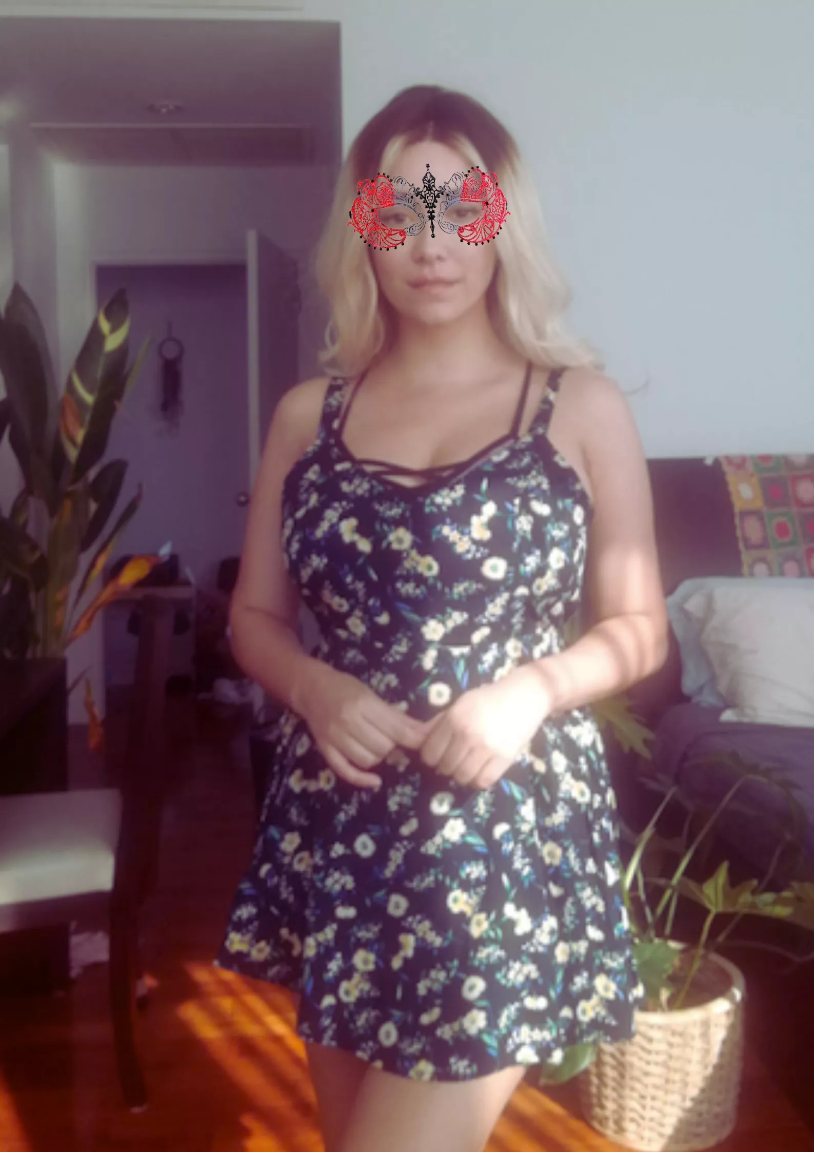 So they tell me... that you lookin' for a girl l