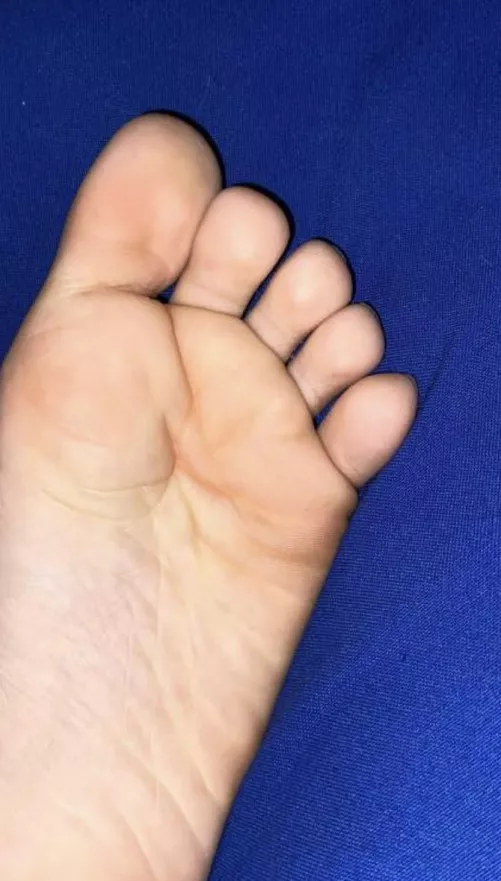 so u like my toes? ๐ they r super naughty ๐ dms/pms r welcome so u like my toes? ๐ they r super naughty ๐ dms/pms r welcome