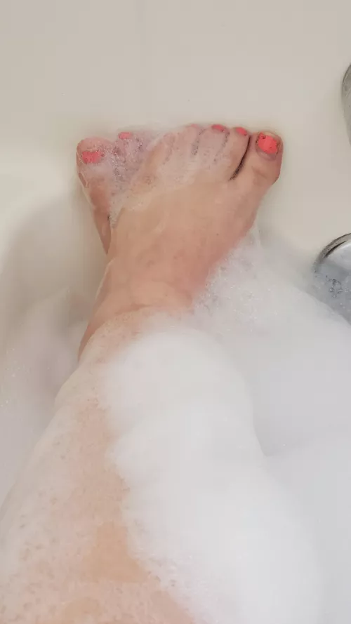 Soapy toes! I'd love to wash something else with these feet....🧼👣 Soapy toes! I'd love to wash something else with these feet....🧼👣