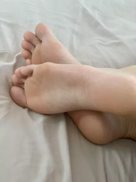 Soft & plush feet for your pleasure 💫❤️🔥