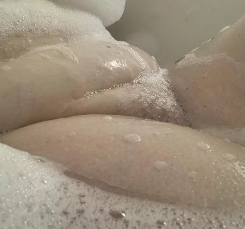 soft & sitting pretty (oc) 🥰