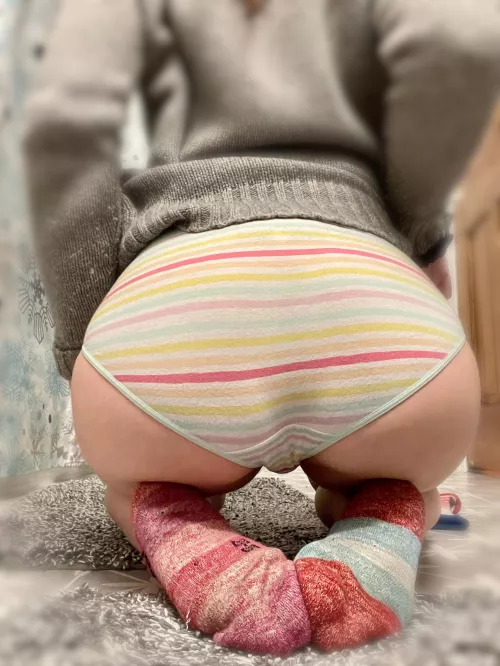 Some big olโ stripes on my feet, and thin little stripes on my booty Some big olโ stripes on my feet, and thin little stripes on my booty