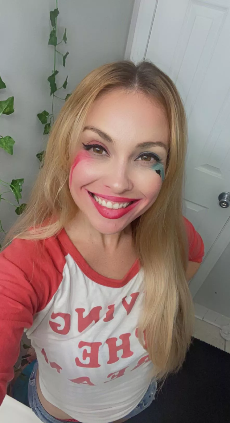 Some Harley Quinn makeup love Some Harley Quinn makeup love