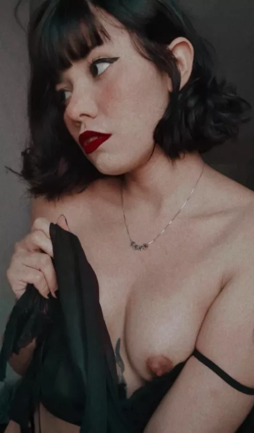 Some of you call me mom... do I have mommy energy? π€π€ Some of you call me mom... do I have mommy energy? π€π€
