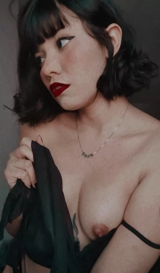 Some of you call me mom... do I have mommy energy? 🤔🤔 Some of you call me mom... do I have mommy energy? 🤔🤔