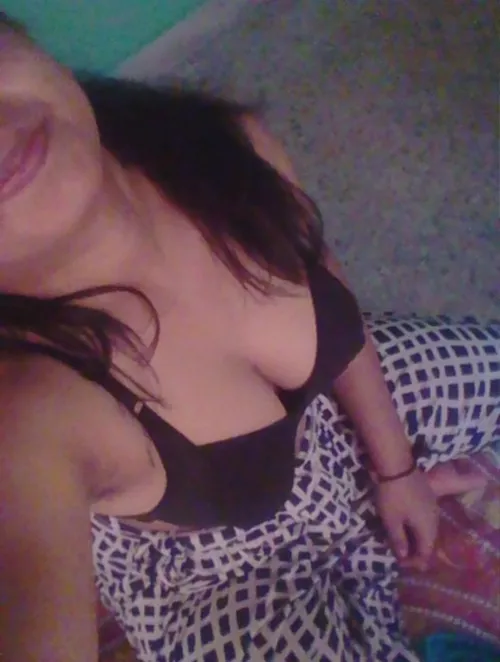 Some show armpits along with their boobies too💦