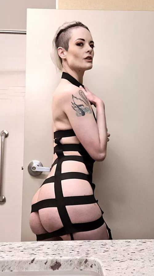 Some stripey boner material for your new years day!