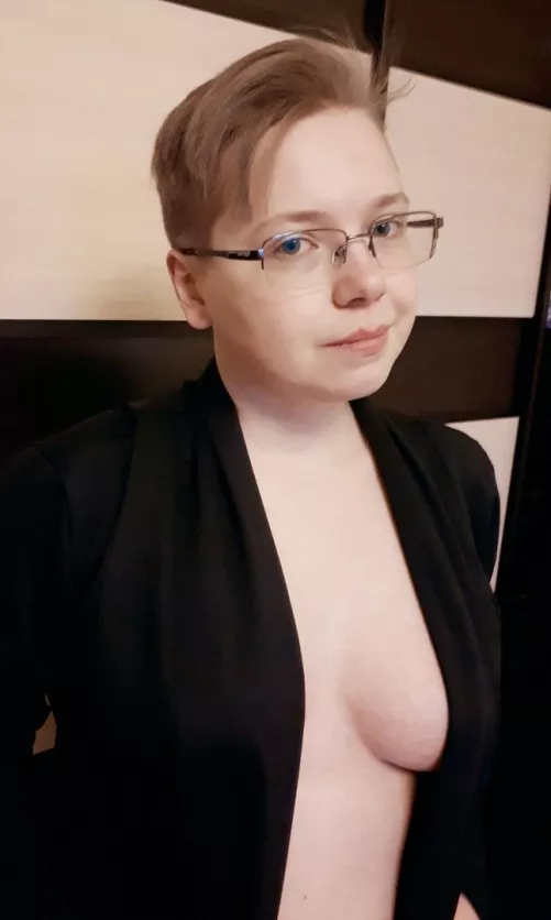 Some tasteful sideboobs for all you horny people <3