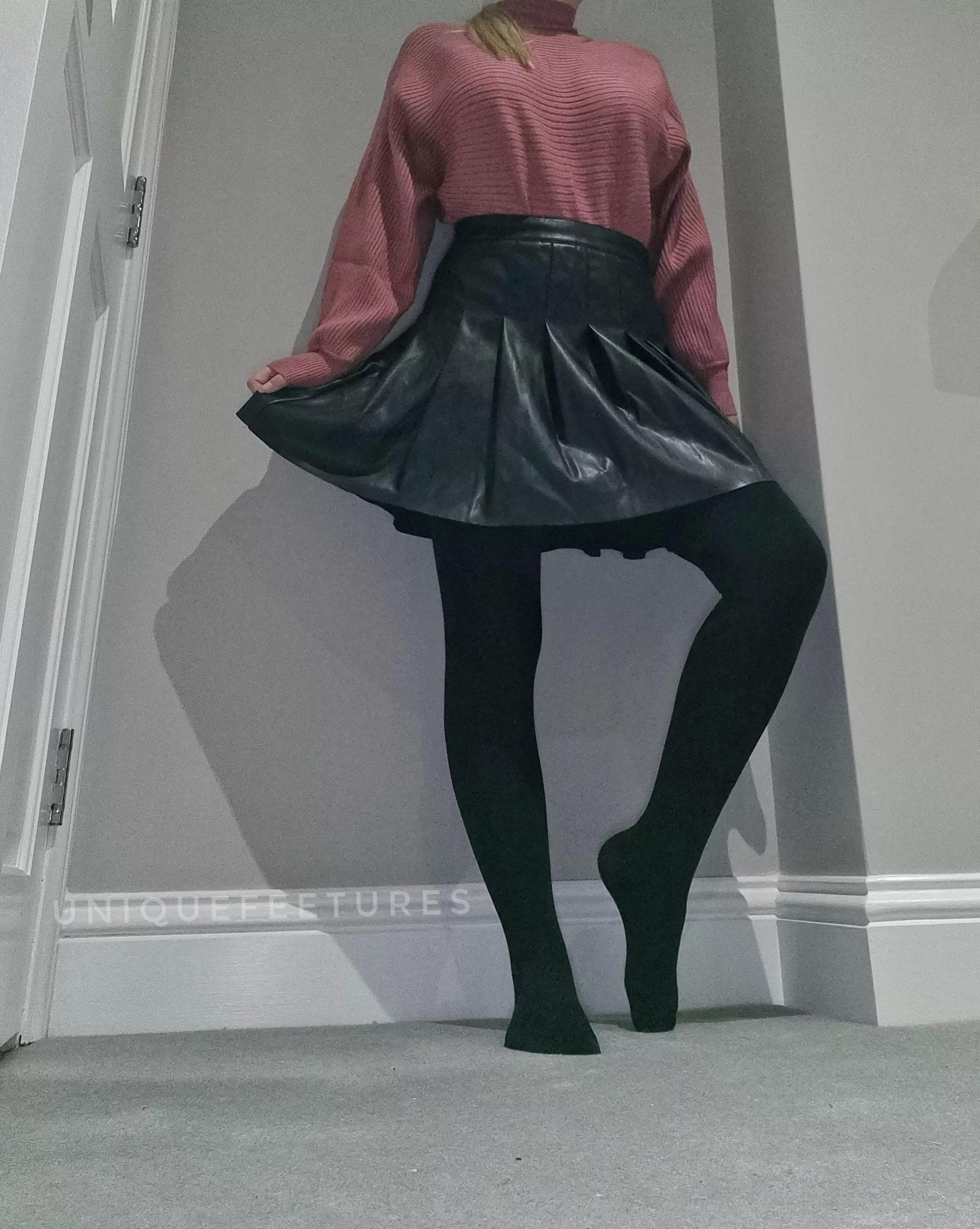 Some thick black pantyhose keeping me warm in this cold weather 🥶🥵 Some thick black pantyhose keeping me warm in this cold weather 🥶🥵