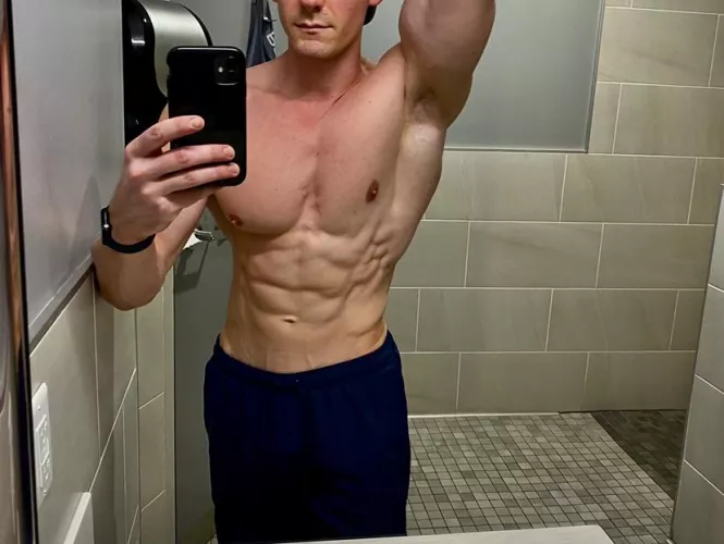 Somebody help me workout in my bedroom [M]