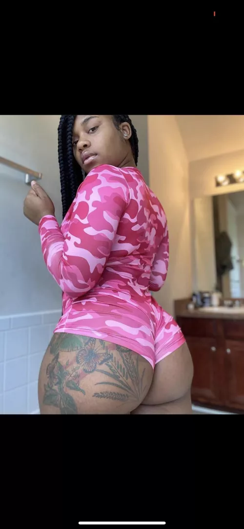 Somebody tell me what’s this lil bitch name I’m trying to find her Somebody tell me what’s this lil bitch name I’m trying to find her