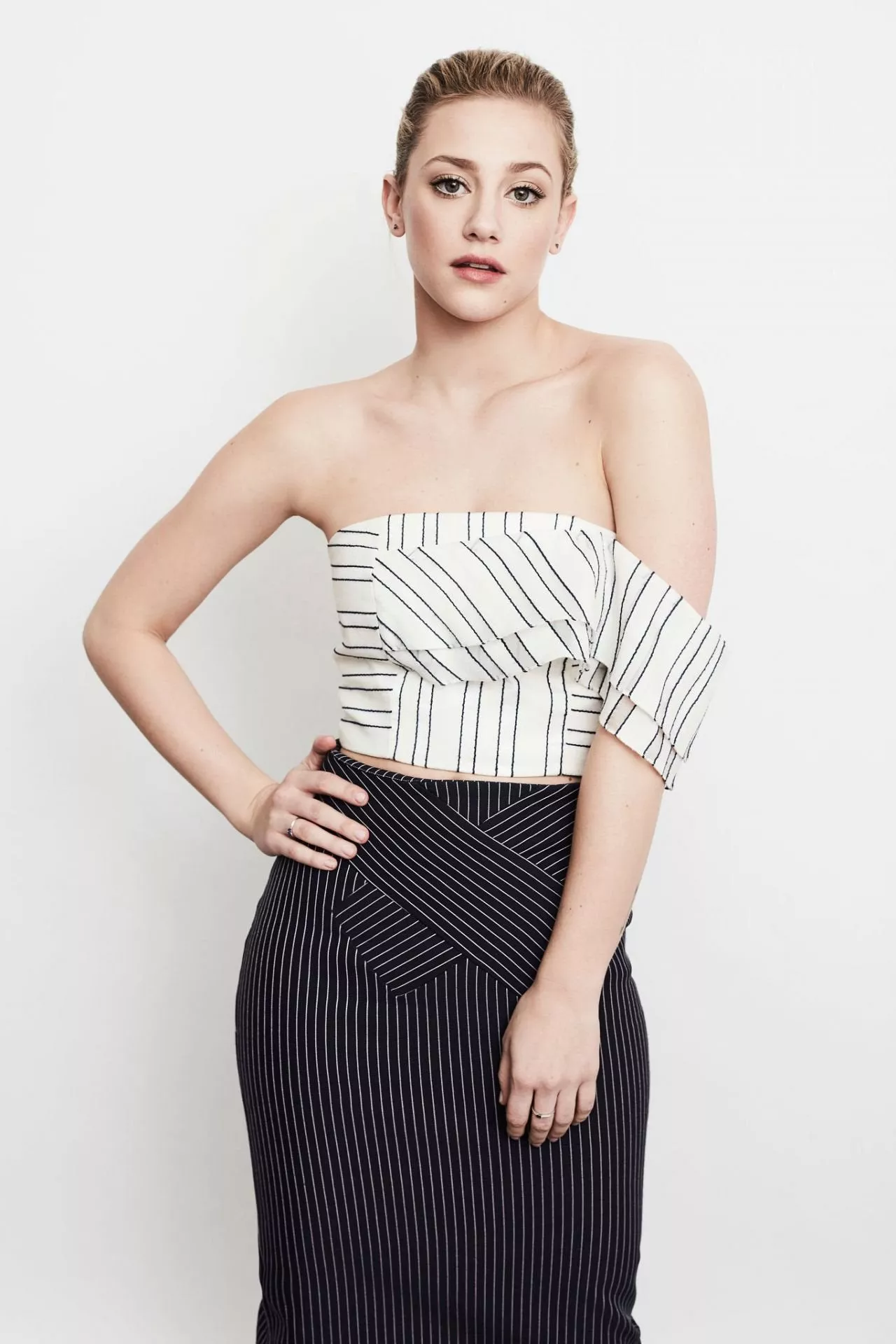 Someone can help to cum on Lili Reinhart, Kate Upton, Salma Hayek, Hayley Atwell, Alison Brie, Billie Eillish, Brie Larson, Liz Olsen or Scarjo Someone can help to cum on Lili Reinhart, Kate Upton, Salma Hayek, Hayley Atwell, Alison Brie, Billie Eillish, Brie Larson, Liz Olsen or Scarjo