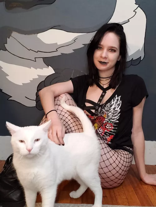 Someone decided to join my photoshoot π