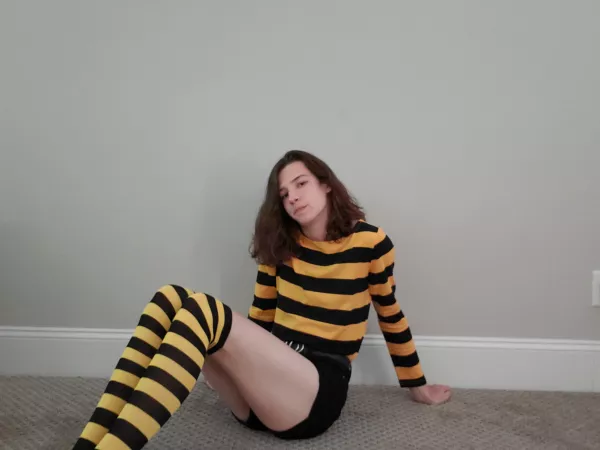 Someone inspired me with a bee themed outfit so here I am. No makeup though cuz I'm lazy. Enjoy my ugliness. Someone inspired me with a bee themed outfit so here I am. No makeup though cuz I'm lazy. Enjoy my ugliness.