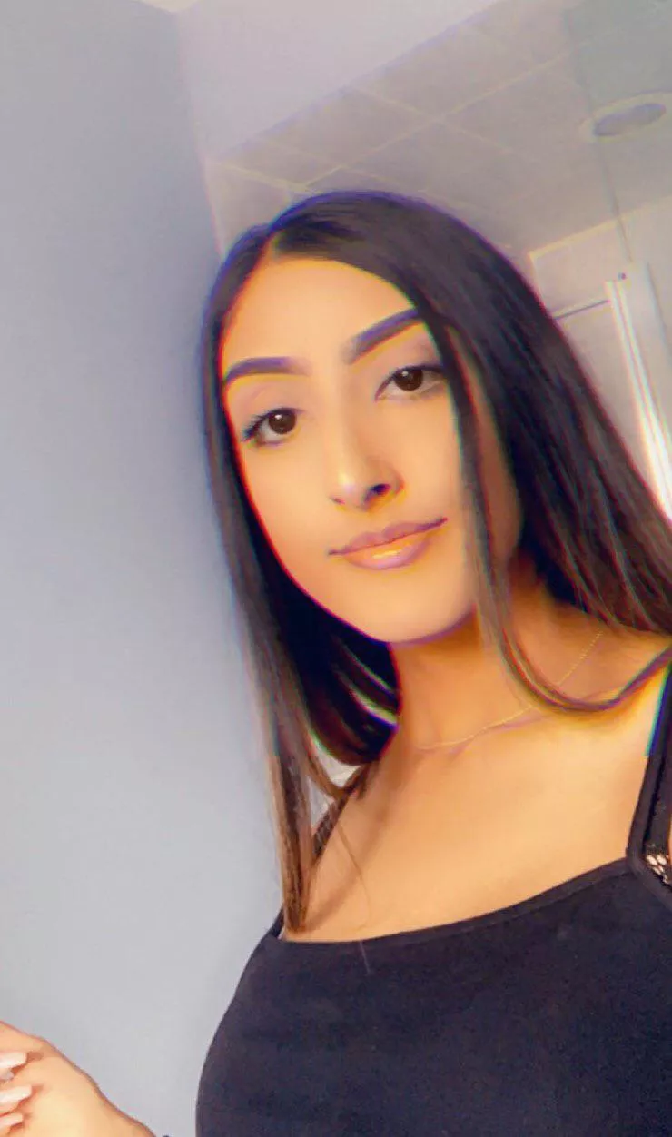 Someone jerk tribute this hot brown slut Amrit