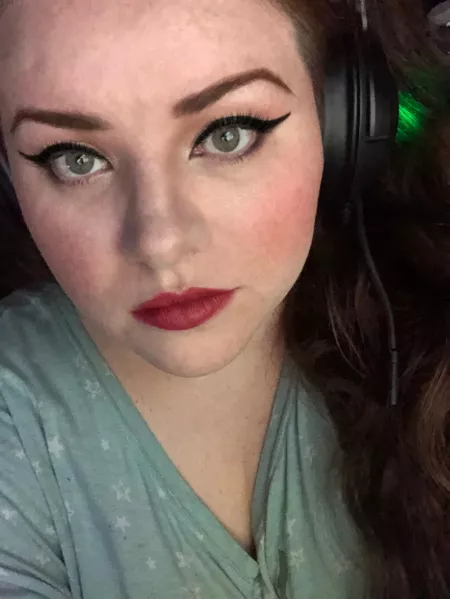 Someone speed up my internet so I can stream pls 🥺👉👈