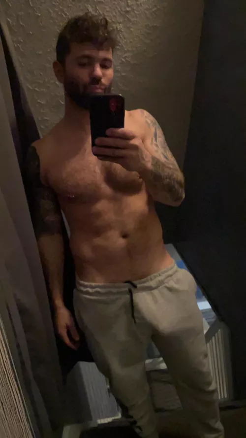 Someone take these off of me so I quit taking selfies in them π