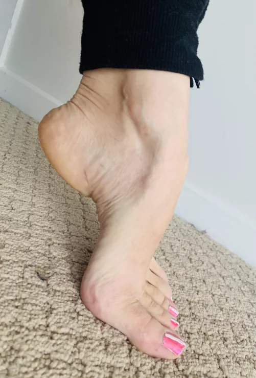 Someoneโs toes need your kisses!