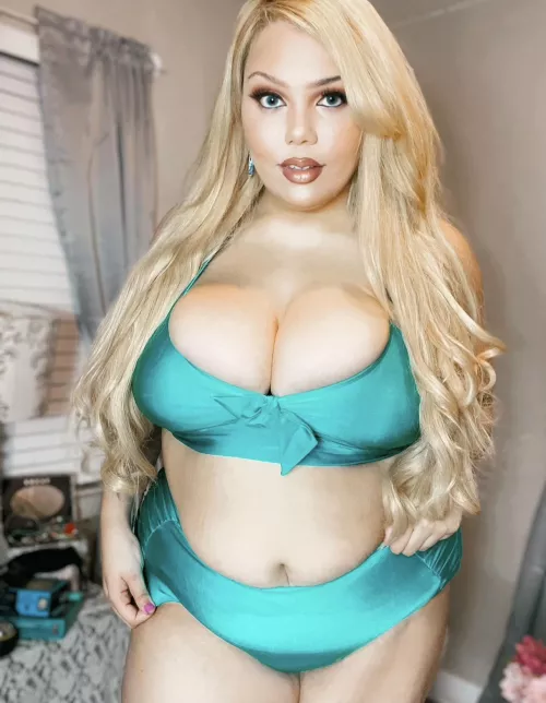 Something about a blonde bbw in a bikini ?