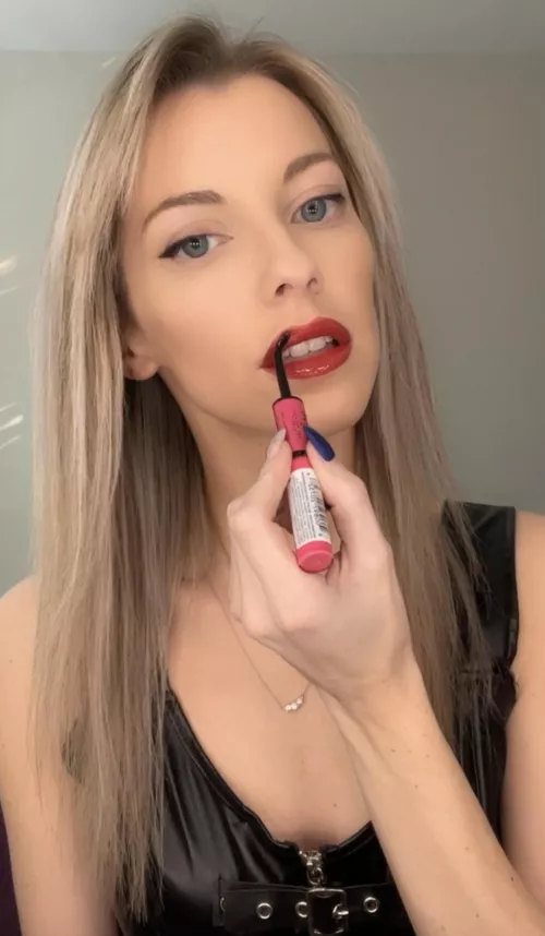 Something about a red lip makes me feel so powerful ๐๐ Something about a red lip makes me feel so powerful ๐๐